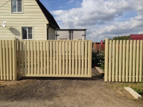 Ворота откатные из евроштакетника - пример 12 фото в Княгинино