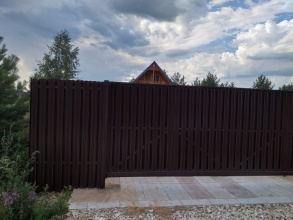 Забор из евроштакетника в шахматном порядке 50 метров фото цена под ключ