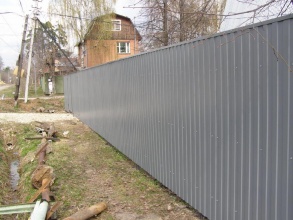 Забор из профнастила с забивными столбами 28 метров фото стоимость под ключ