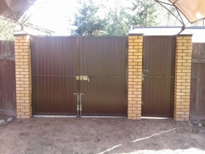 профнастил с распашными воротами - пример 11 фото в Княгинино