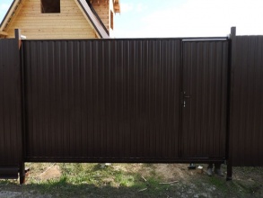 Ворота из профнастила откатные - пример 11 фото в Княгинино