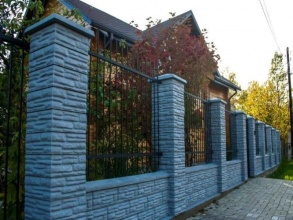 Сварные заборы с кирпичными столбами 100 метров фото цена под ключ