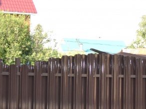 Забор из евроштакетника на ленточном фундаменте 10 метров фото в Княгинино