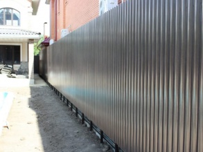 Забор из евроштакетника на ленточном фундаменте 57 метров фото в Княгинино