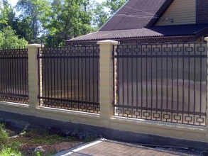 Сварные заборы с поликарбонатом 40 метров фото недорого