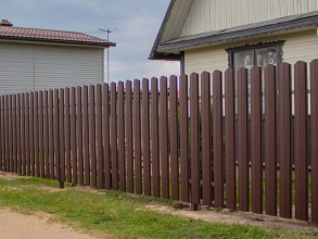 Забор из евроштакетника с забивными столбами 200 метров фото в Княгинино